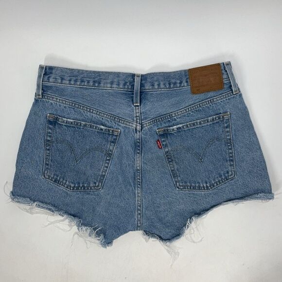 Levi’s 501 Shorts Women’s Size 32 Denim Original Short in Ojai Light Stone Wash - Picture 10 of 14
